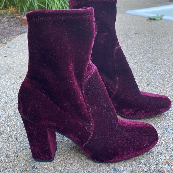 Vintage 1990’s Lord and Taylor Red Velvet Ankle Boots - Picture 2 of 10